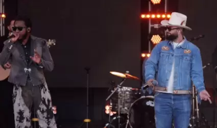Leon Bridges y Car�n Le�n