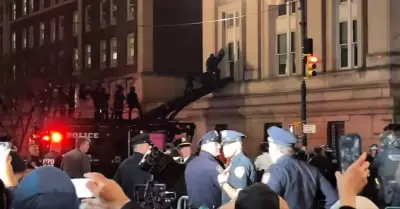 Irrumpe polic�a antidisturbios de Nueva York en Universidad de Columbia para des