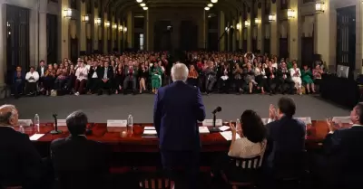 Lpez Obrador se rene con cientos de diputados y senadores de Morena, PT y PVEM