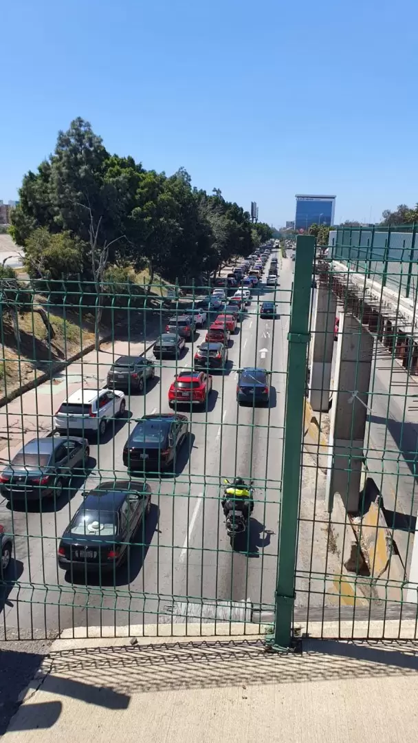 Denuncian deterioro de puente peatonal de Plaza R�o