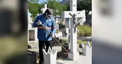 Limpieza de panteones previo al D�a de las Madres