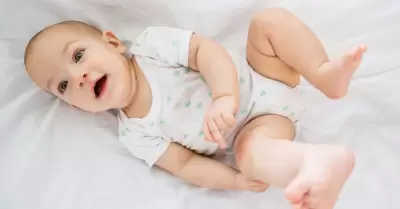 Beb� usando mameluco