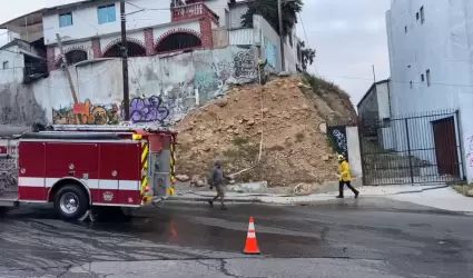 Movilizaci�n de Bomberos ante incendio en lote bald�o en la Zona Centro