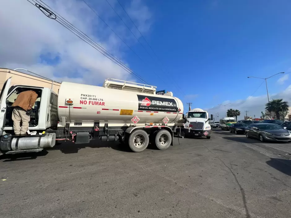 Bloqueo en Pemex en Rosarito genera preocupaci�n por desabasto de gasolina