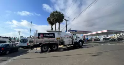 Bloqueo en Pemex en Rosarito genera preocupaci�n por desabasto de gasolina