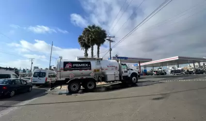 Bloqueo en Pemex en Rosarito genera preocupaci�n por desabasto de gasolina