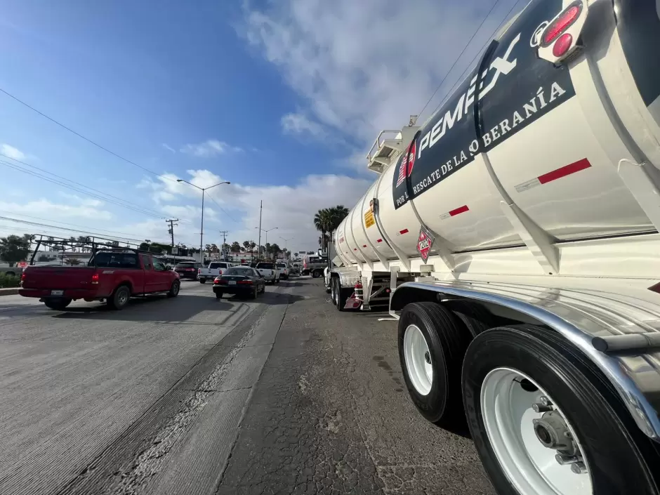 Bloqueo en Pemex en Rosarito genera preocupaci�n por desabasto de gasolina