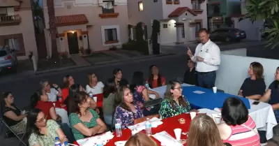 Ernesto G�ndara en reuni�n con vecinos de Montecarlo