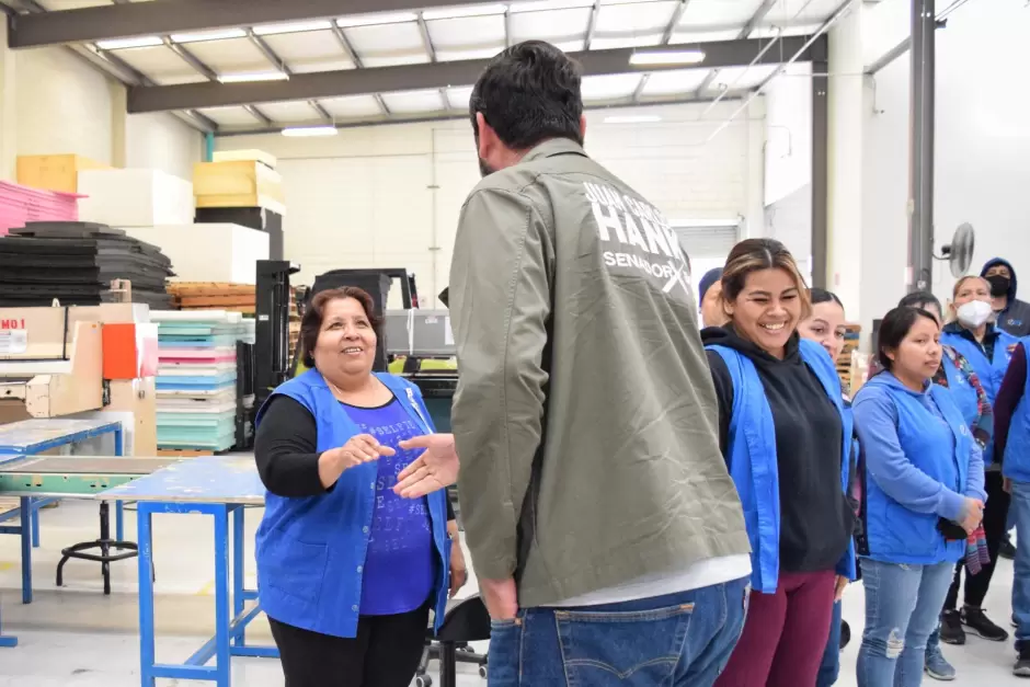 Juan Carlos Hank Krauss se rene con trabajadores de la industria maquiladora en Tijuana
