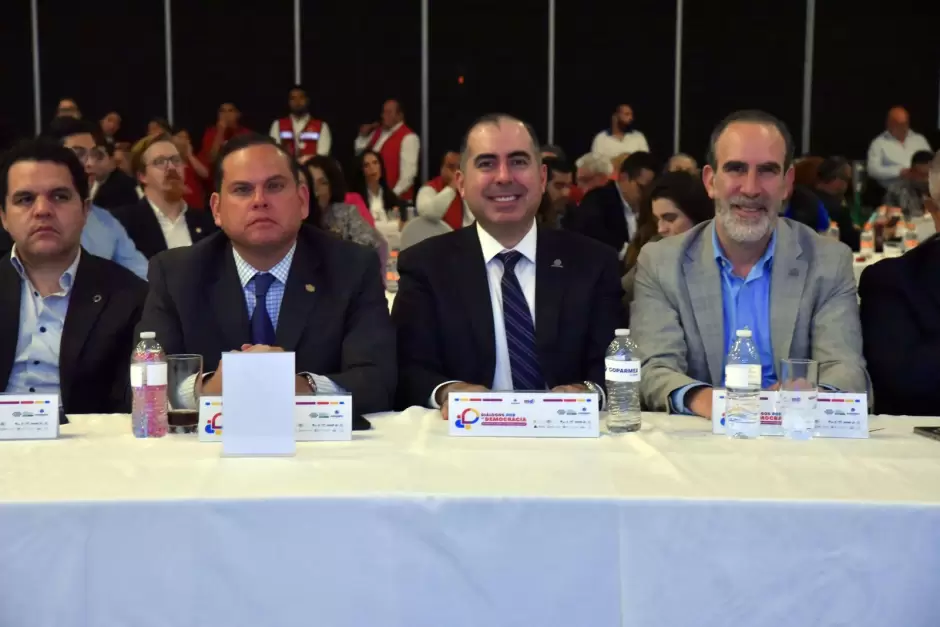"Di�logos por la Democracia"