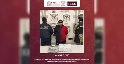 Detenido con veh�culo robado, arma, marihuana y metanfetamina