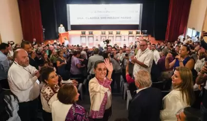 Claudia Sheinbaum se compromete a mejorar condiciones laborales de trabajadores 