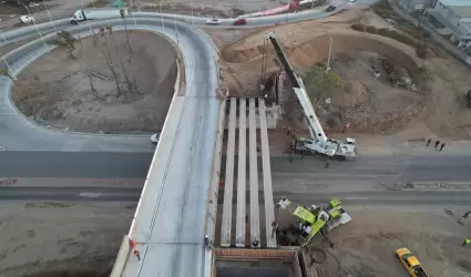 Concluye SIDURT montaje de trabes en nuevo puente del nodo vial El Sauzal en Ens