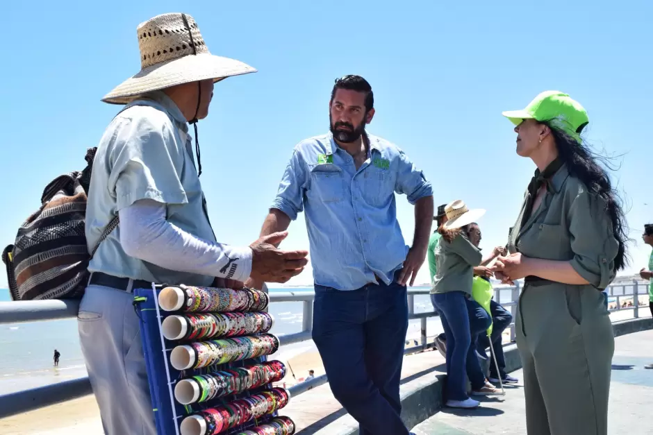 Recorren la ciudad habitantes del municipio de San Felipe junto a Juan Carlos Hank