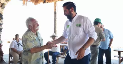 Recorren la ciudad habitantes del municipio de San Felipe junto a Juan Carlos Ha