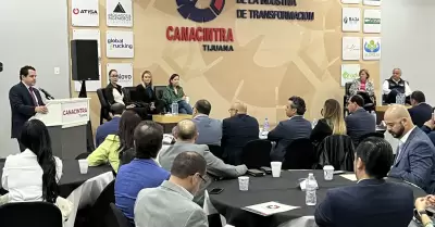 Plantean problem�ticas de la industria a candidatos a senadores