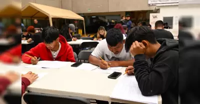 Ciudadanos que aplican su examen en INEA se motivan para continuar sus estudios 