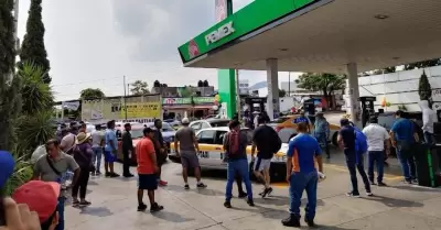 Maestros adheridos a la CNTE toman al menos 12 gasolineras en Tuxtla Guti�rrez