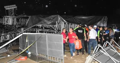 Desplome de estructura en cierre de campaa de MC en San Pedro, Nuevo Len