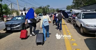 Movilizaciones magisteriales paralizaron el Aeropuerto Internacional de Oaxaca.