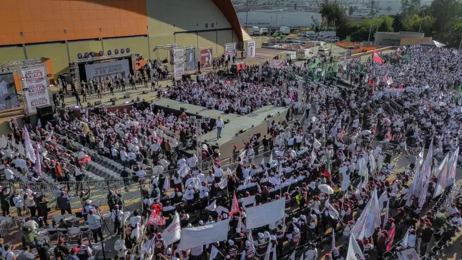 Encabeza Ismael Burgue�o multitudinario cierre de campa�a