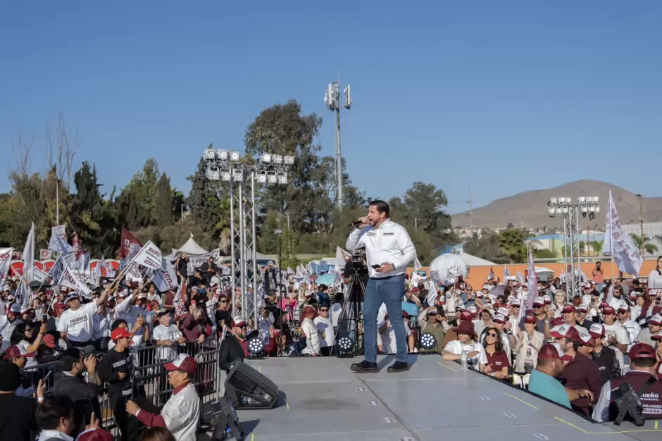 Encabeza Ismael Burgue�o multitudinario cierre de campa�a