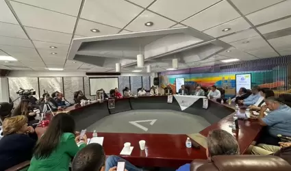 Lanzan campa�a "Corre y Vota"