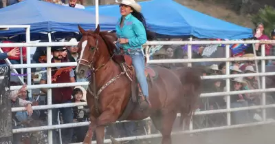 Valeria Berm�dez, campeona de barriles en las Fiestas de la Misi�n 2024