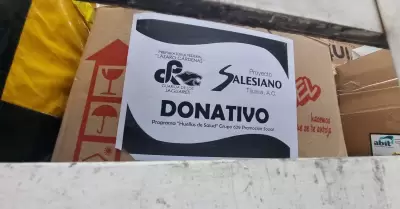 Estudiantes de la Preparatoria Federal L�zaro C�rdenas donan insumos de limpieza