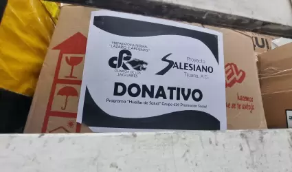 Estudiantes de la Preparatoria Federal L�zaro C�rdenas donan insumos de limpieza