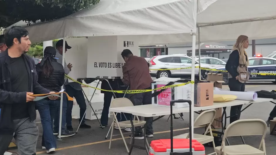 Comenz la instalacin de casetas y filas de personas para votar en Tijuana