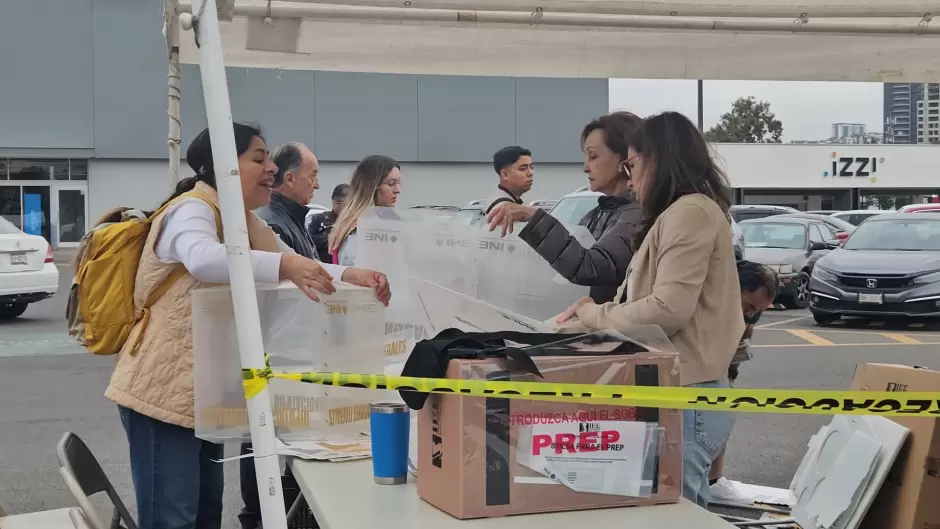 Comenz la instalacin de casetas y filas de personas para votar en Tijuana