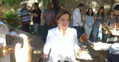 La candidata a la alcalda de Hermosillo, Mara Dolores del Ro acudi a emitir 