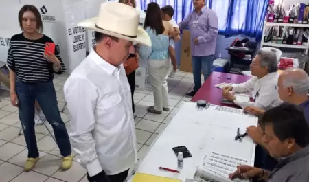 Alfonso Durazo acude a votar a la colonia Loma Linda