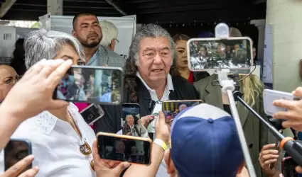 Jorge Hank Rhon lleg� a votar