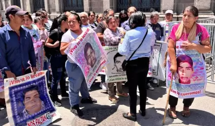 Padres y madres de los 43 estudiantes normalistas desaparecidos en Iguala, Guerr