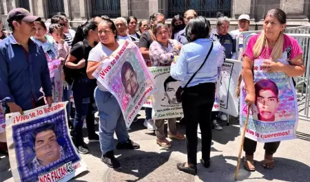 Padres y madres de los 43 estudiantes normalistas desaparecidos en Iguala, Guerr