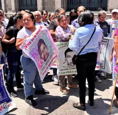 Padres y madres de los 43 estudiantes normalistas desaparecidos en Iguala, Guerr