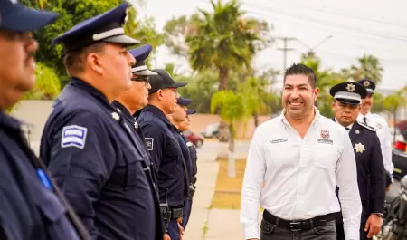 Entrega Armando Ayala uniformes y chalecos antibalas a Policas Municipales