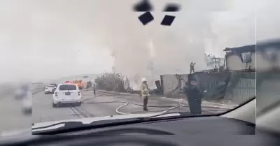 Incendio en invasin del Arroyo Alamar; Bomberos contienen siniestro