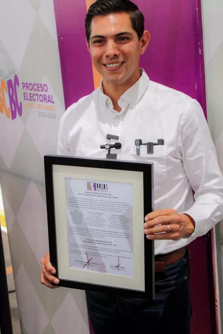 Recibe Rom�n Cota constancia de mayor�a como presidente municipal electo de Tecate