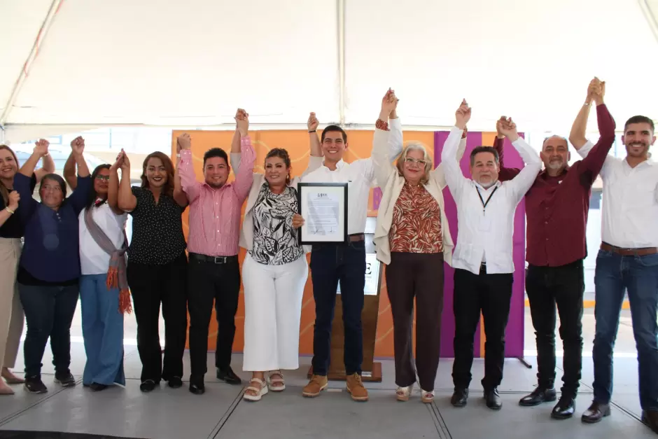 Recibe Rom�n Cota constancia de mayor�a como presidente municipal electo de Tecate