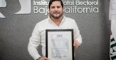 Recibe Ismael Burgue�o constancia de mayor�a como presidente municipal de Tijuan
