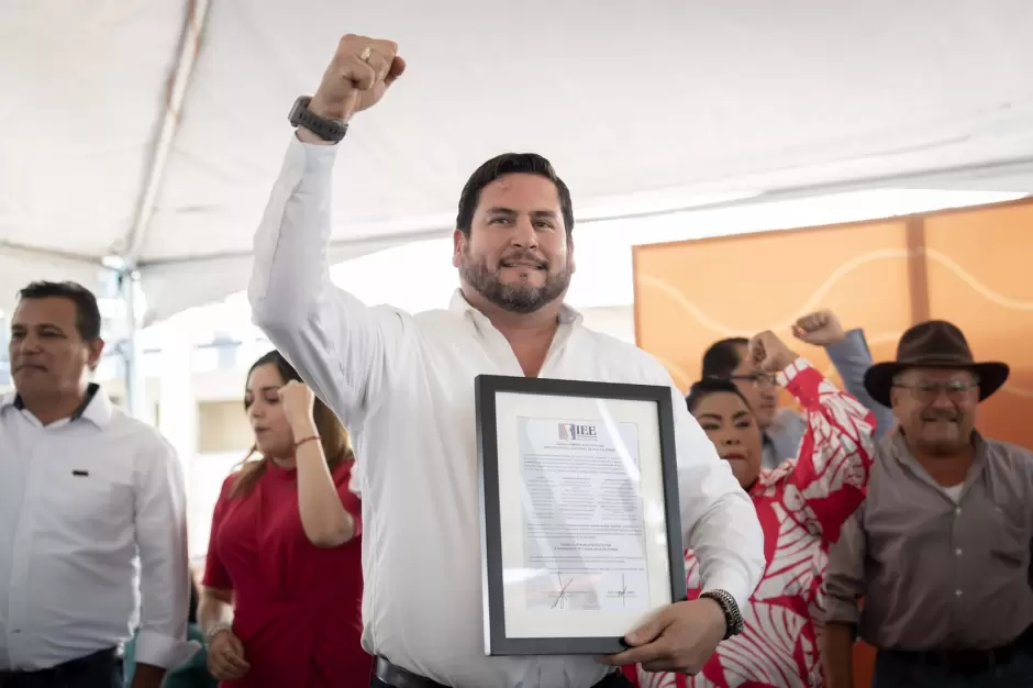 Recibe Ismael Burgue�o constancia de mayor�a como presidente municipal de Tijuana