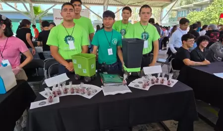 Presentan estudiantes de CONALEP proyectos en Expo Emprendedores 2024