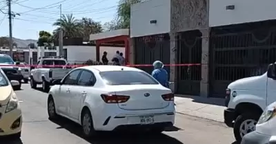 Fallece una persona al caer de un techo