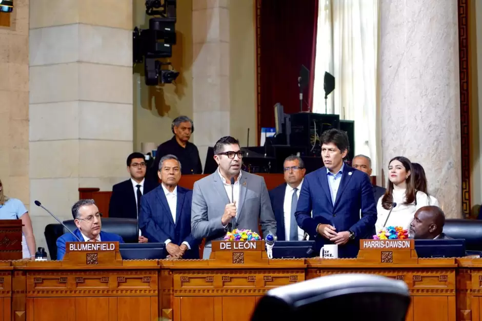 Reciben donativo de maquinaria pesada por parte de la ciudad de Los �ngeles