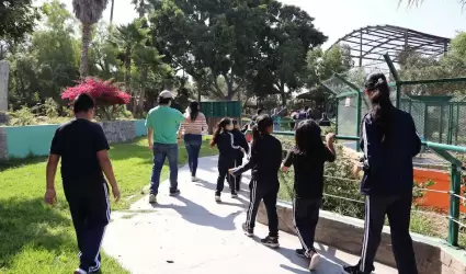 Visitan ni�os de centro de atenci�n m�ltiple zona de animales del Parque Morelos