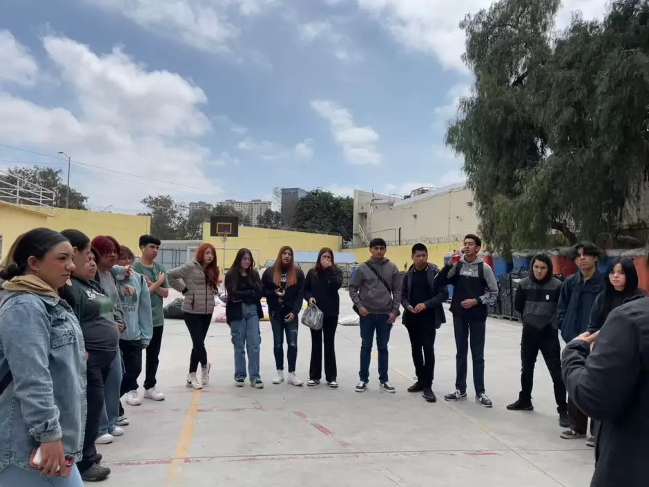 Colaboran estudiantes con el Desayunador Salesiano "Padre Chava"