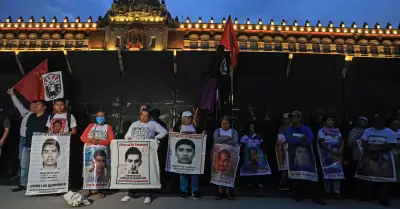 Marcha de familiares y estudiantes en protesta por la desaparicin de los 43 nor